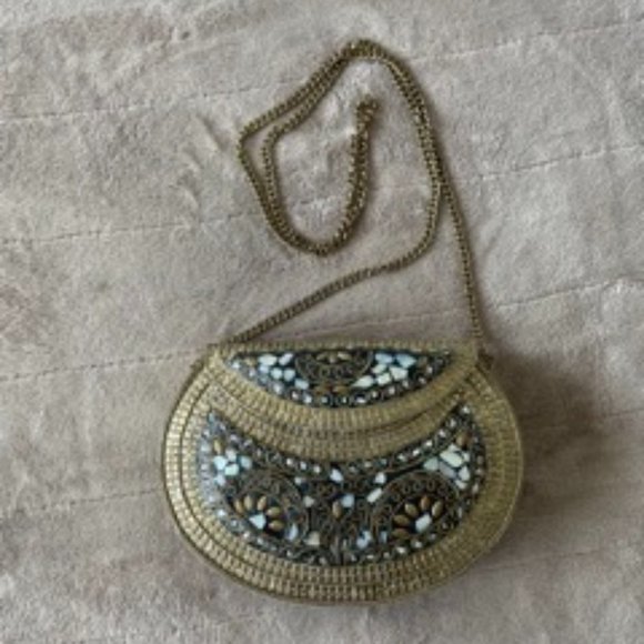 Small clutch purse with shell details - Picture 1 of 5